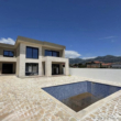 Bild - Neubau-Villa mit Pool in Bar