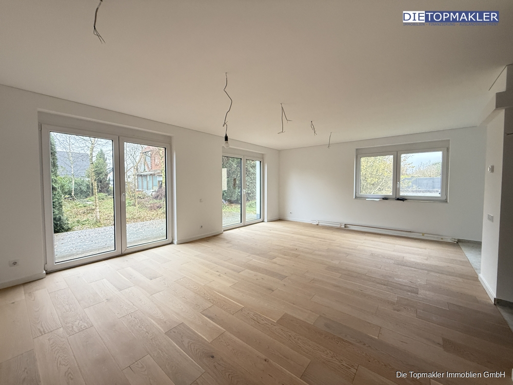 Erstbezug, moderne Doppelhaushälfte in Schlangen - Wohnzimmer (82169)