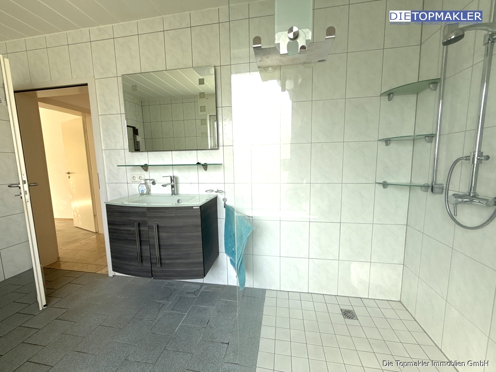 Großzügige Erdgeschoss Wohnung mit Garten - Badezimmer (83989)