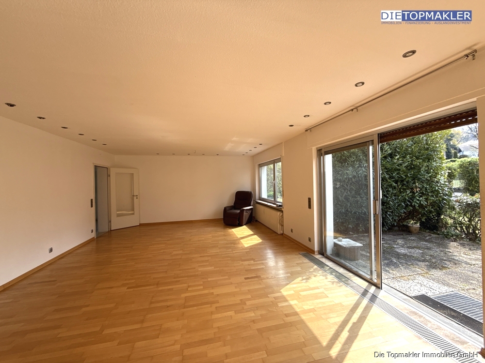 Großzügige Erdgeschoss Wohnung mit Garten - Wohnzimmer (83980)