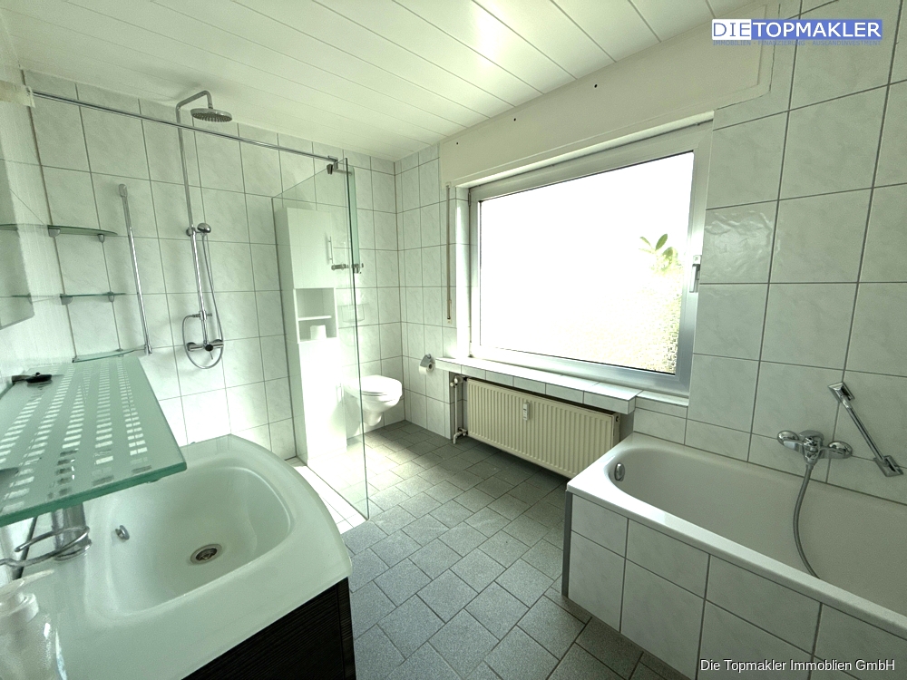 Großzügige Erdgeschoss Wohnung mit Garten - Badezimmer (83988)