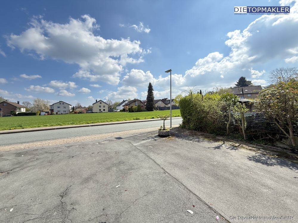 Großzügige Erdgeschoss Wohnung mit Garten - Einfahrt (83994)