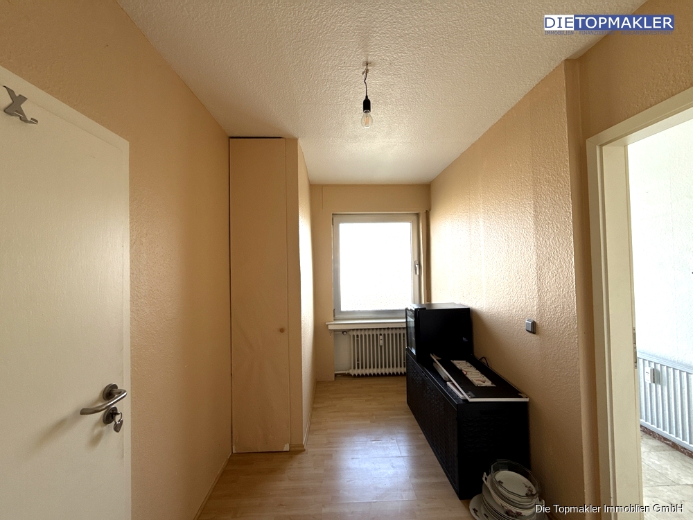 Großzügige Erdgeschoss Wohnung mit Garten - Eingangsbereich (83983)