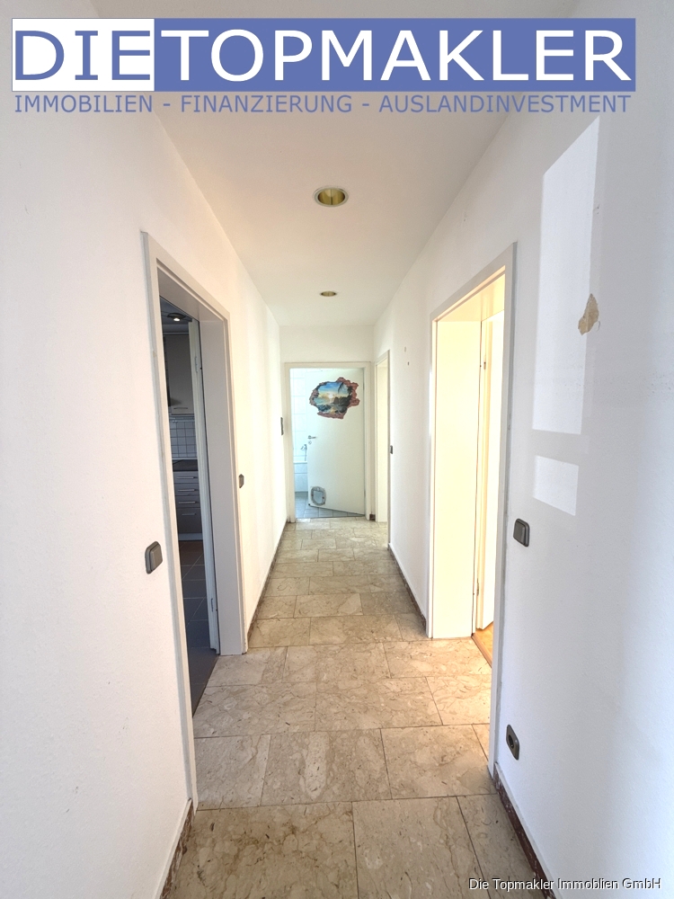 Großzügige Erdgeschoss Wohnung mit Garten - Flur (83984)