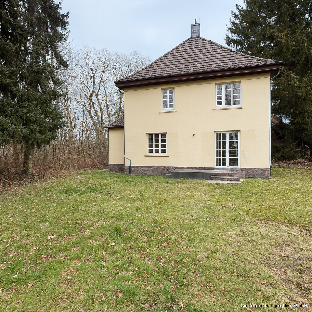 Einfamilienhaus mit viel Potenzial - Garten (82262)