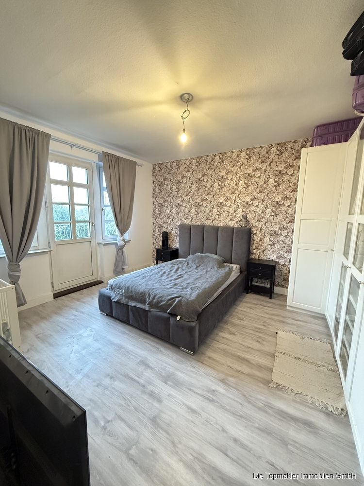 Einfamilienhaus mit viel Potenzial - Schlafzimmer im Obergeschoss (82268)