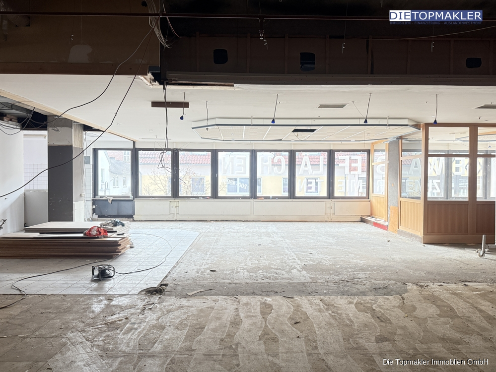 Share Deal möglich ! ! !Einkaufszentrum mit herausragendem Entwicklungspotenzial - 1. Obergeschoss / Freie Fläche (57126)