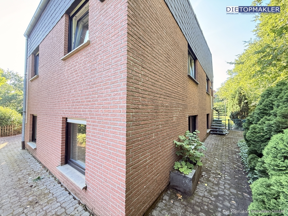 Einfamilienhaus mit 2 Einliegerwohnungen in der Südstadt - Bild (85810)