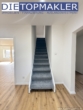 Treppe zim Obergeschoss - Modernisiertes Einfamilienhaus mit attraktiver Mieteinnahme, großzügigem Garten, Garage & Carport