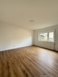 Schlafzimmer - Modernisiertes Einfamilienhaus mit attraktiver Mieteinnahme, großzügigem Garten, Garage & Carport