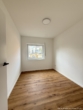 Schlafzimmer - Modernisiertes Einfamilienhaus mit attraktiver Mieteinnahme, großzügigem Garten, Garage & Carport