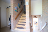 Treppe zum Obergeschoss - Großes lichtdurchflutetes Einfamilienhaus