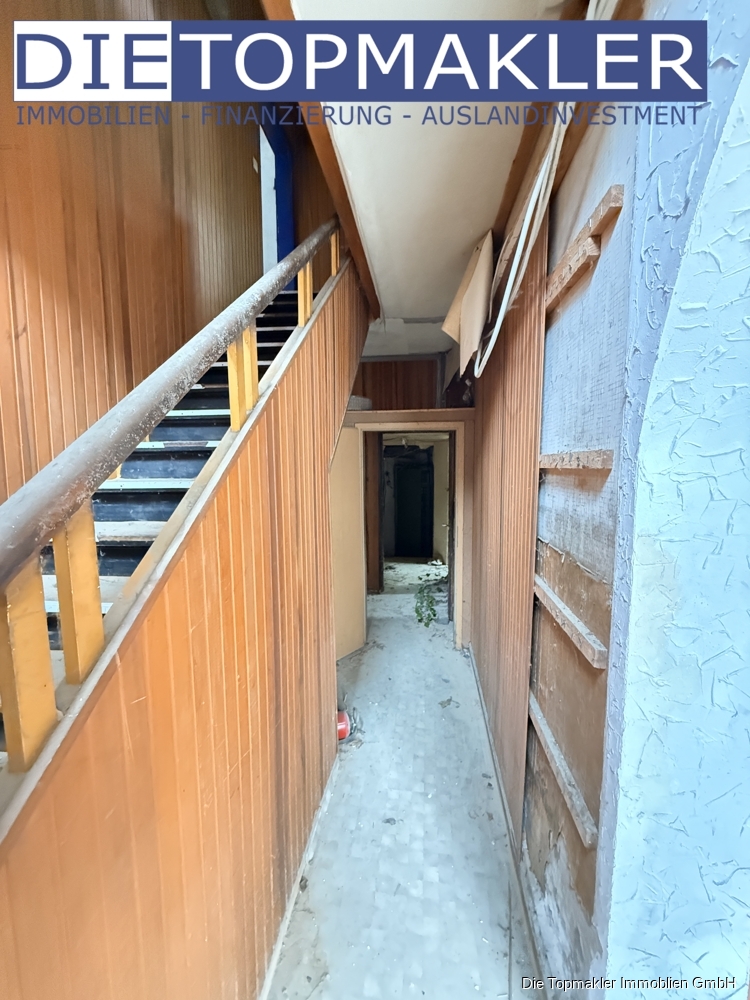 Pflege- und Sozialimmobilie mit 17 Demenzwohnungen und Tagespflege -KfW- 40 Neubau - Treppe zum Obergeschoss (85585)