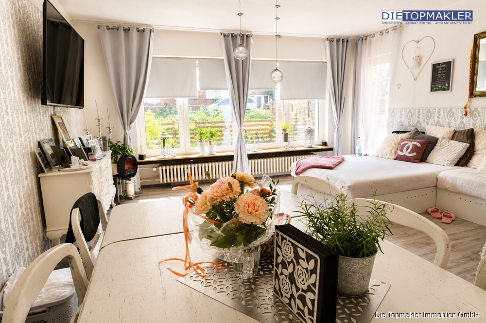 Kapitalanlage 8 Wohneinheiten in Extertal - Wohnzimmer im Erdgeschoss Nr.2. (85592)
