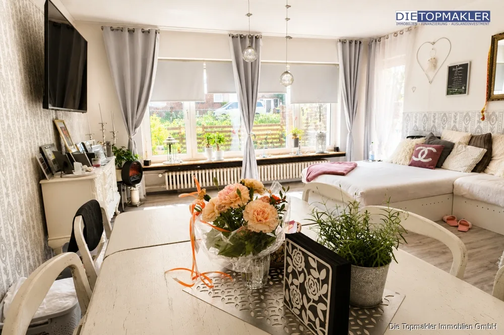 Kapitalanlage 8 Wohneinheiten in Extertal - Wohnzimmer im Erdgeschoss Nr.2. (86683)