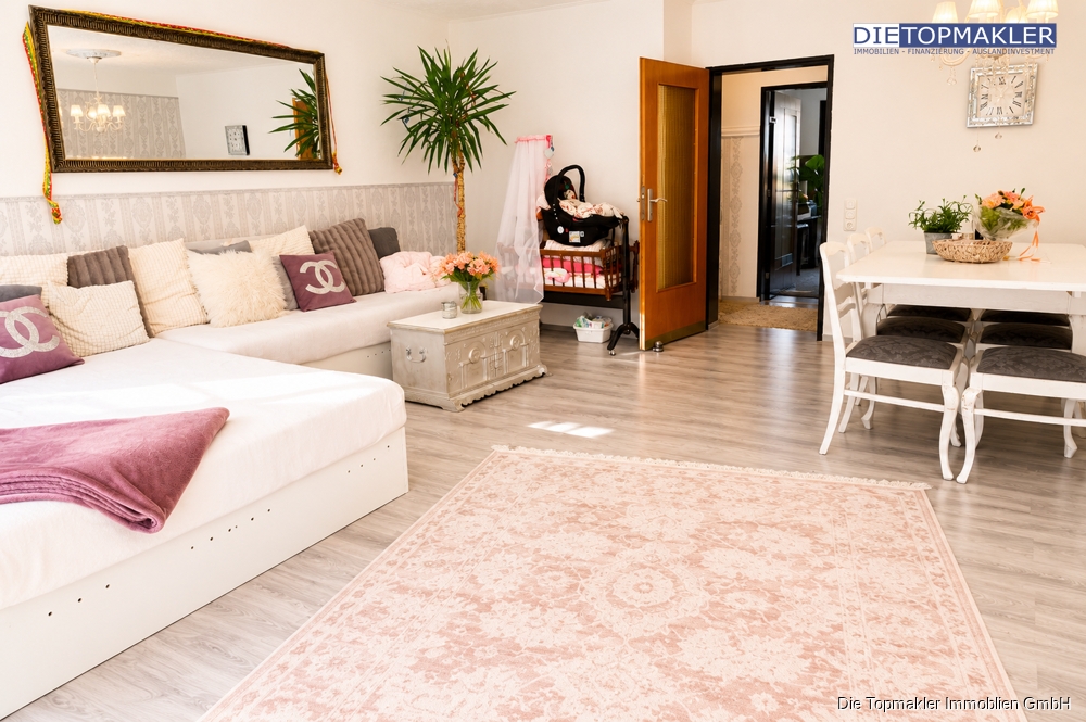 Kapitalanlage 8 Wohneinheiten in Extertal - Wohnzimmer im Erdgeschoss Nr.2 (85601)