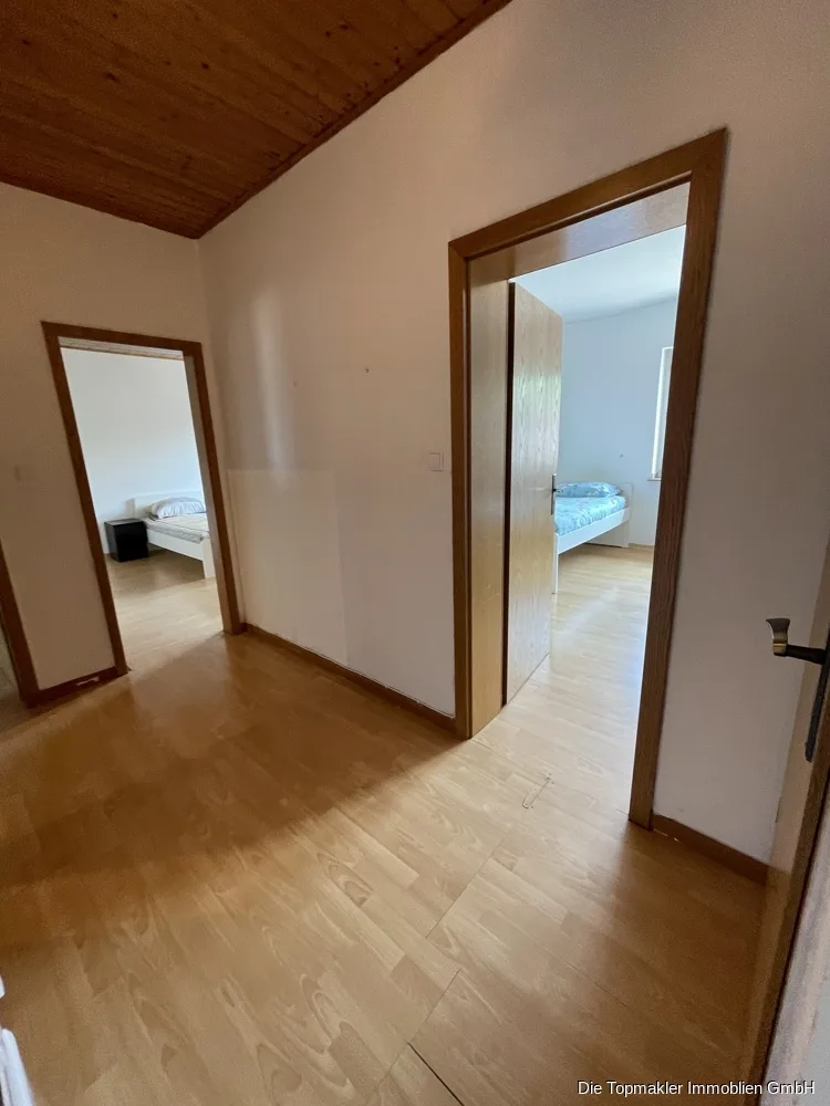 Helle Etagenwohnung in Duisburg - Flur (87106)