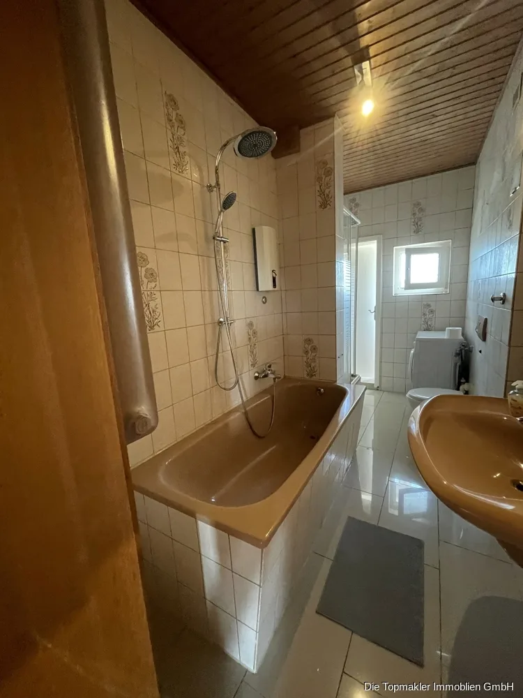 Helle Etagenwohnung in Duisburg - Badezimmer (87113)