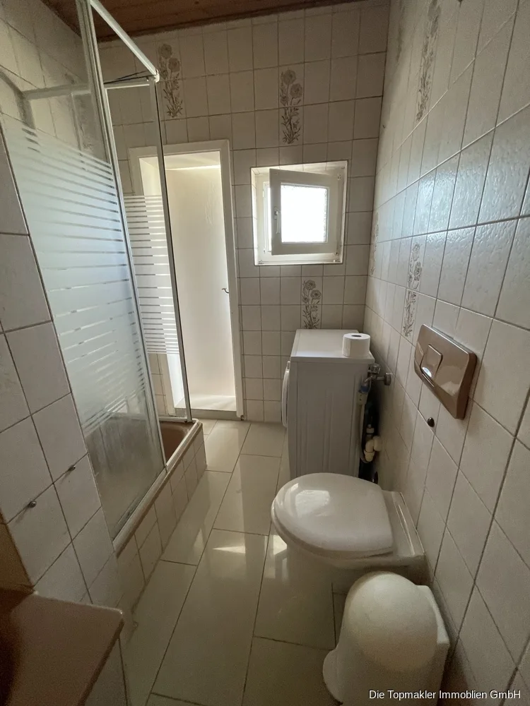 Helle Etagenwohnung in Duisburg - Badezimmer (87112)