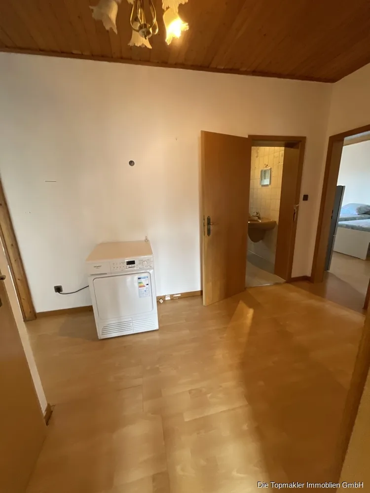 Helle Etagenwohnung in Duisburg - Flur (87111)