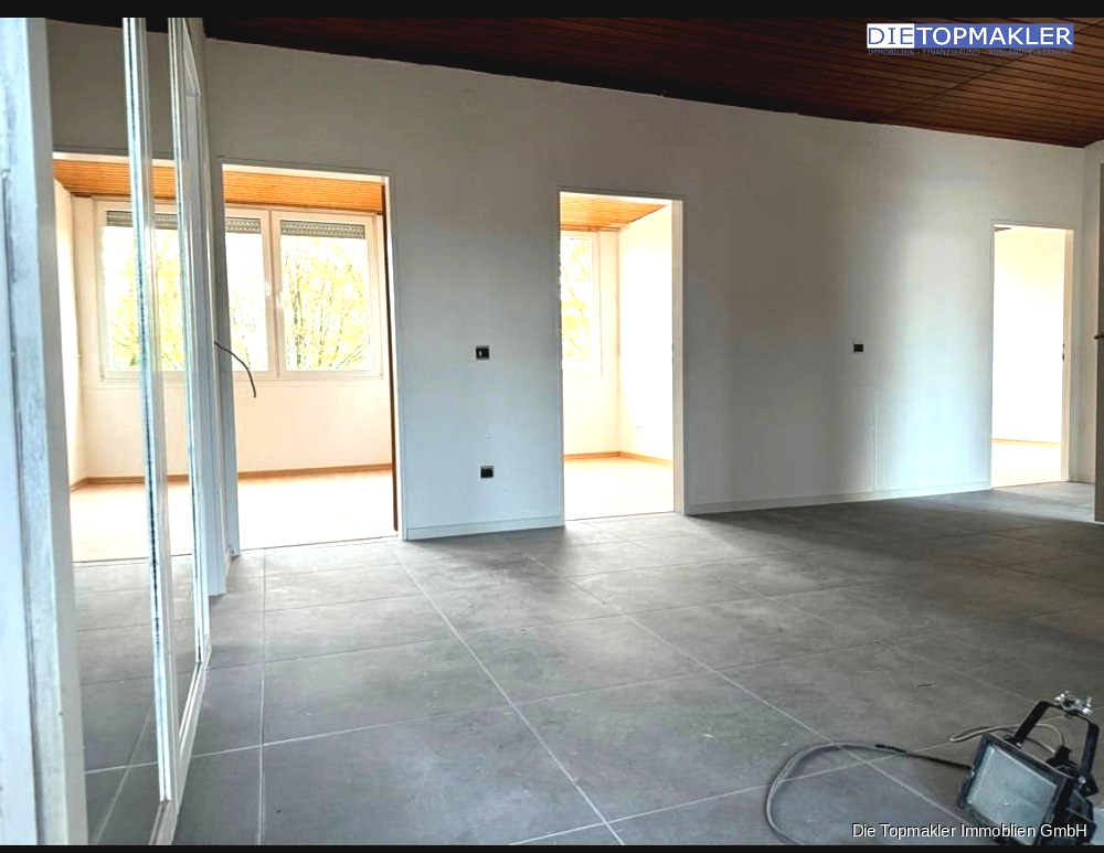 Mehrfamilienhaus mit Entwicklungspotenzial: Neubauprojekt & Gewerbeeinheit - WE links (82286)