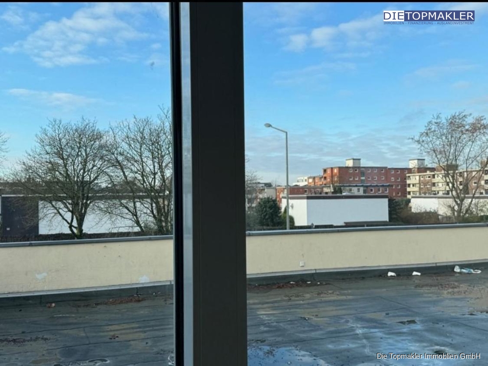 Mehrfamilienhaus mit Entwicklungspotenzial: Neubauprojekt & Gewerbeeinheit - Terrasse WE links (82287)