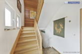 Treppe zum Obergeschoss - Einfamilienhaus mit Bauplatz