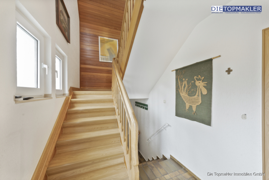 Treppe zum Obergeschoss