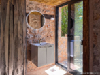 Bild - Zweistöckiges Natursteinhaus in ruhiger Lage