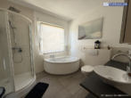 Badezimmer - Großzügiges Einfamilienhaus mit Einliegerwohnung – Viel Potenzial für Ihre Ideen!