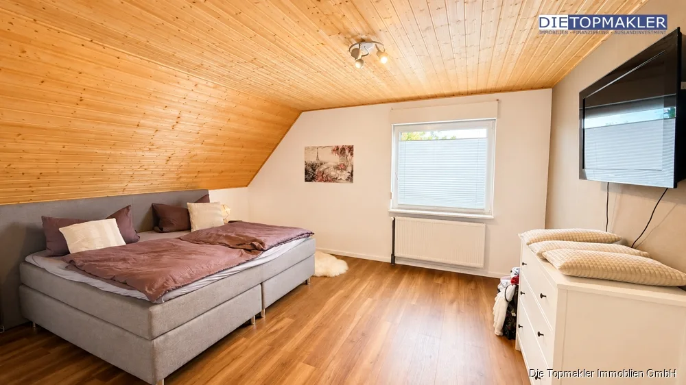 Großzügige Doppelhaushälfte mit fünf Schlafzimmern – ideal für die große Familie - Schlafzimmer / Eltern (86769)