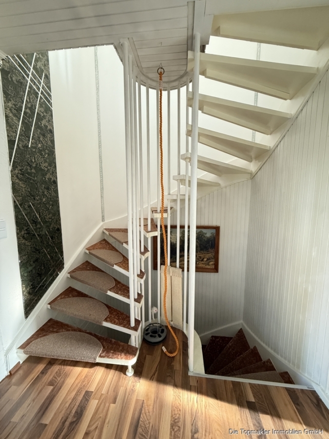 Treppe zum Obergeschoss