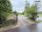 Einfahrt - Idyllisches Grundstück in Alleinlage mit zusätzlichem Bauplatz und PV-Anlage